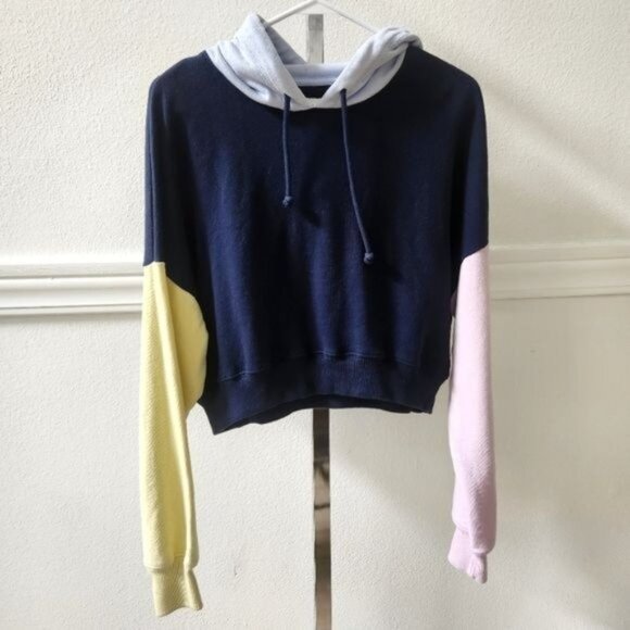 Hollister Co. Color Blocked Cropped Sweatshirt Navy - Picture 3 of 10